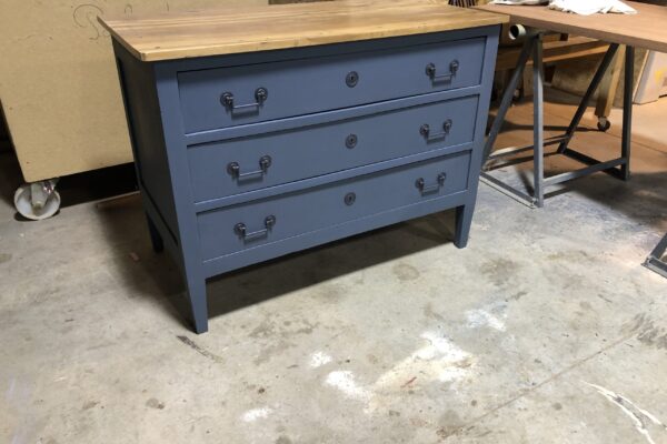 rénovation commode peinture bleue