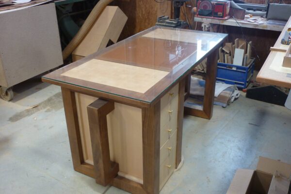 bureau sycomore et merisier dessus cuir