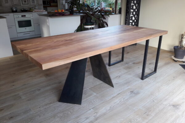 table en bois de platane et pied métal + rallonge