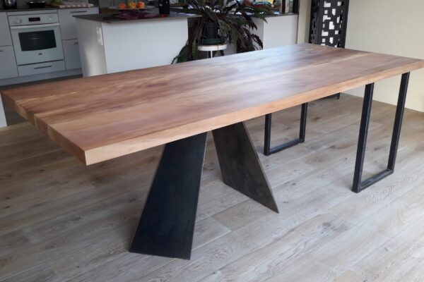 table en bois de platane et pied métal + rallonge